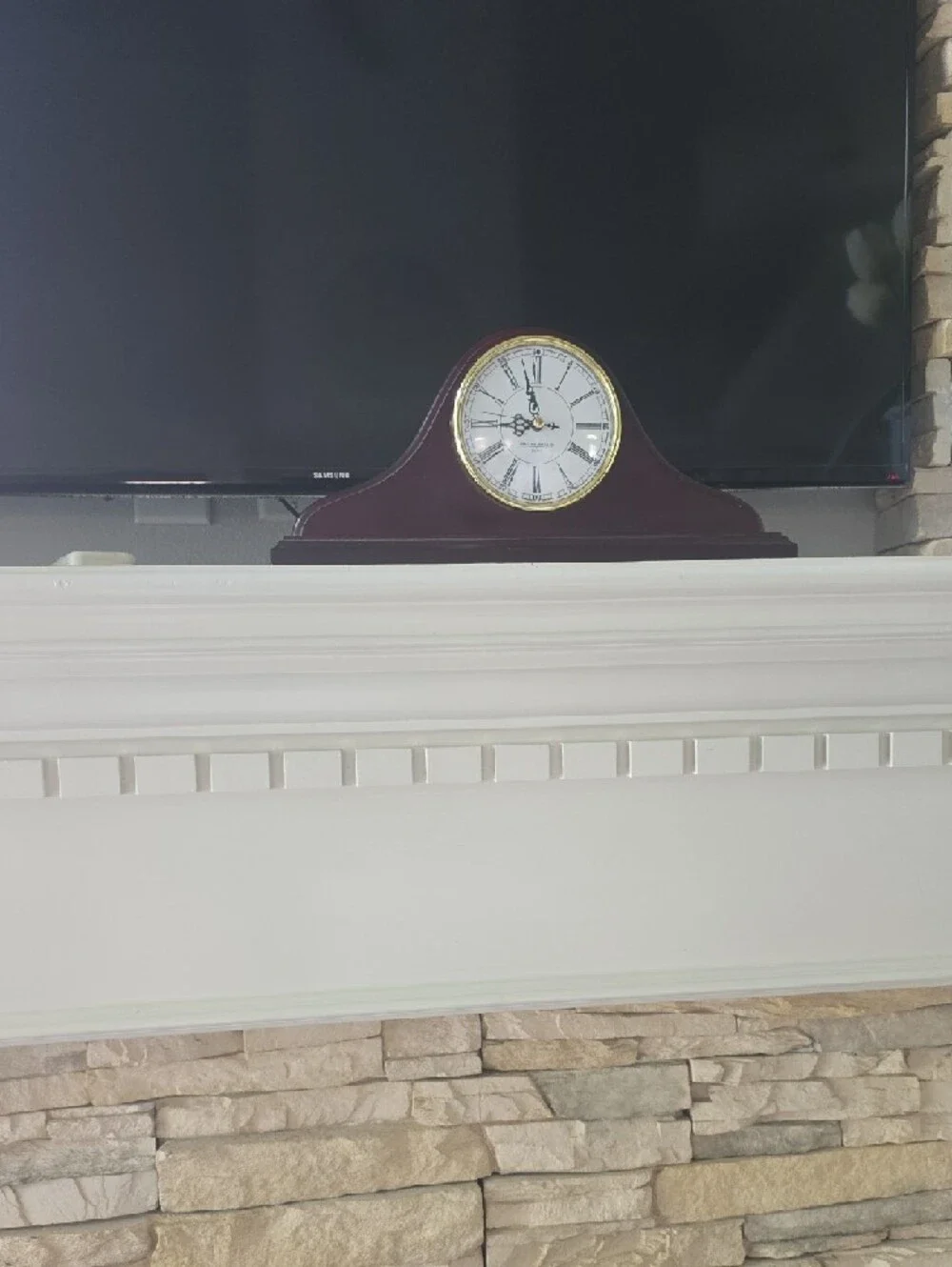Elegant Mantel Clock in Mahogany Finish with Roman Dial